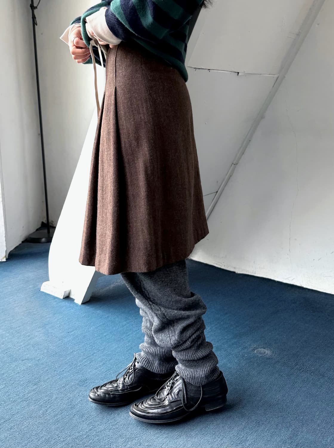 Tweed fabric pleated mid skirt 상품이미지8