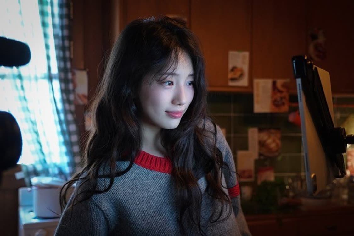 [수지 착용] 포니테일 Annie 브이넥 니트 상품이미지2