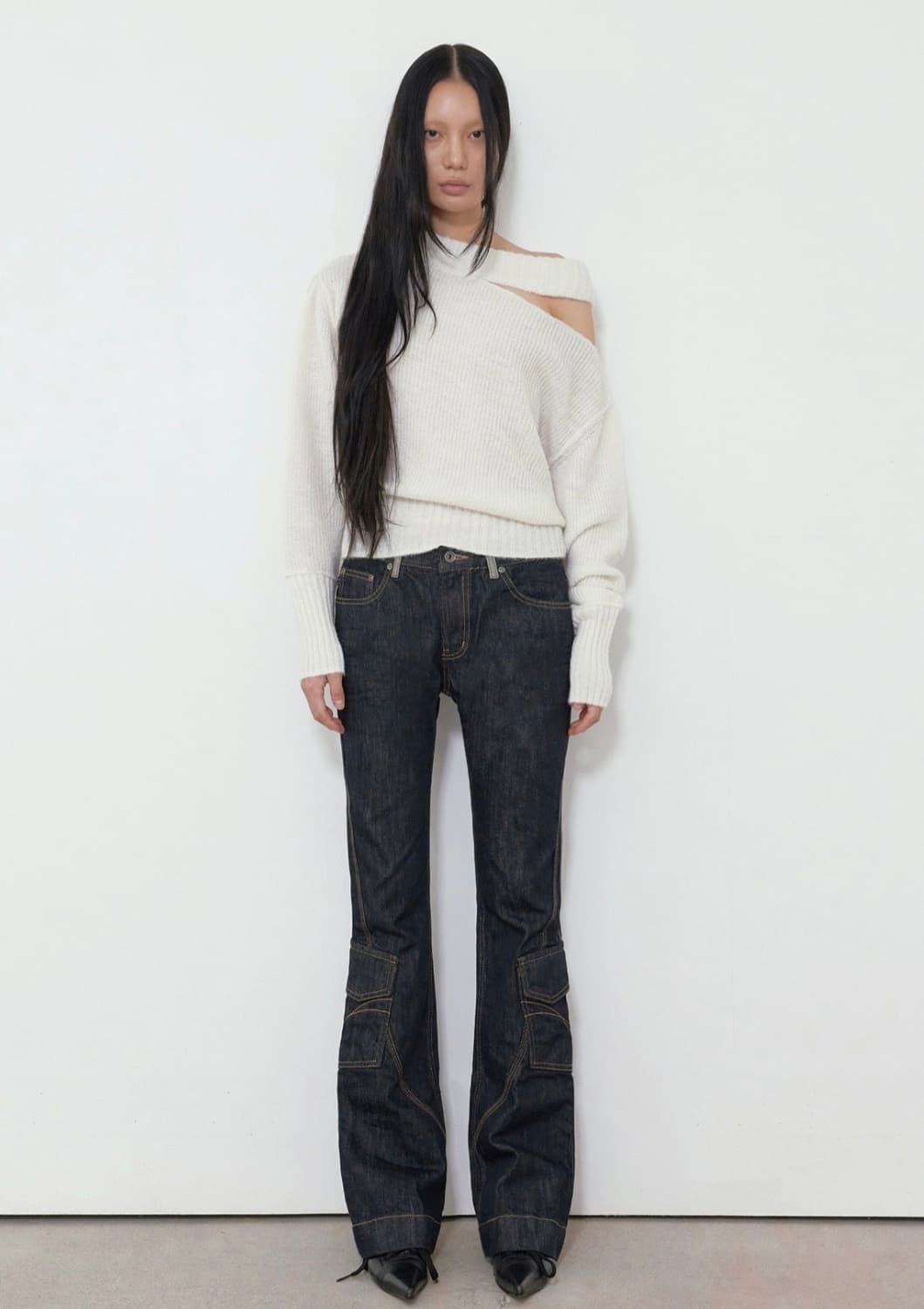 보헤미안서울 컷아웃 슬림핏 니트 상품이미지1