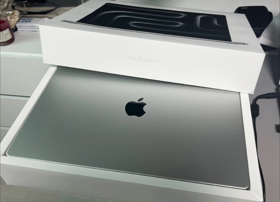 (S급,애케플) 맥북프로 M3 Pro 16인치 18GB 512GB 실버 상품이미지1
