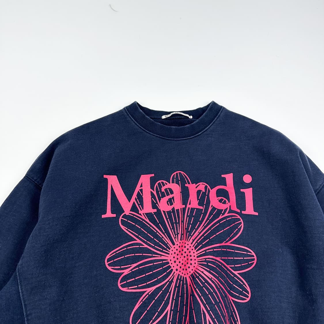 마르디 메크르디 플라워 네이비 맨투맨 (Free 여성추천) 상품이미지1
