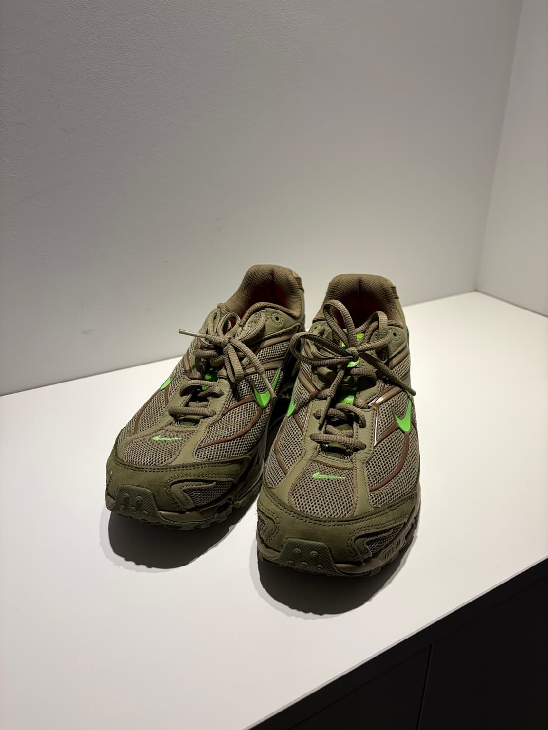 슈프림 나이키 샥스 올리브 260 팝니다 상품이미지2