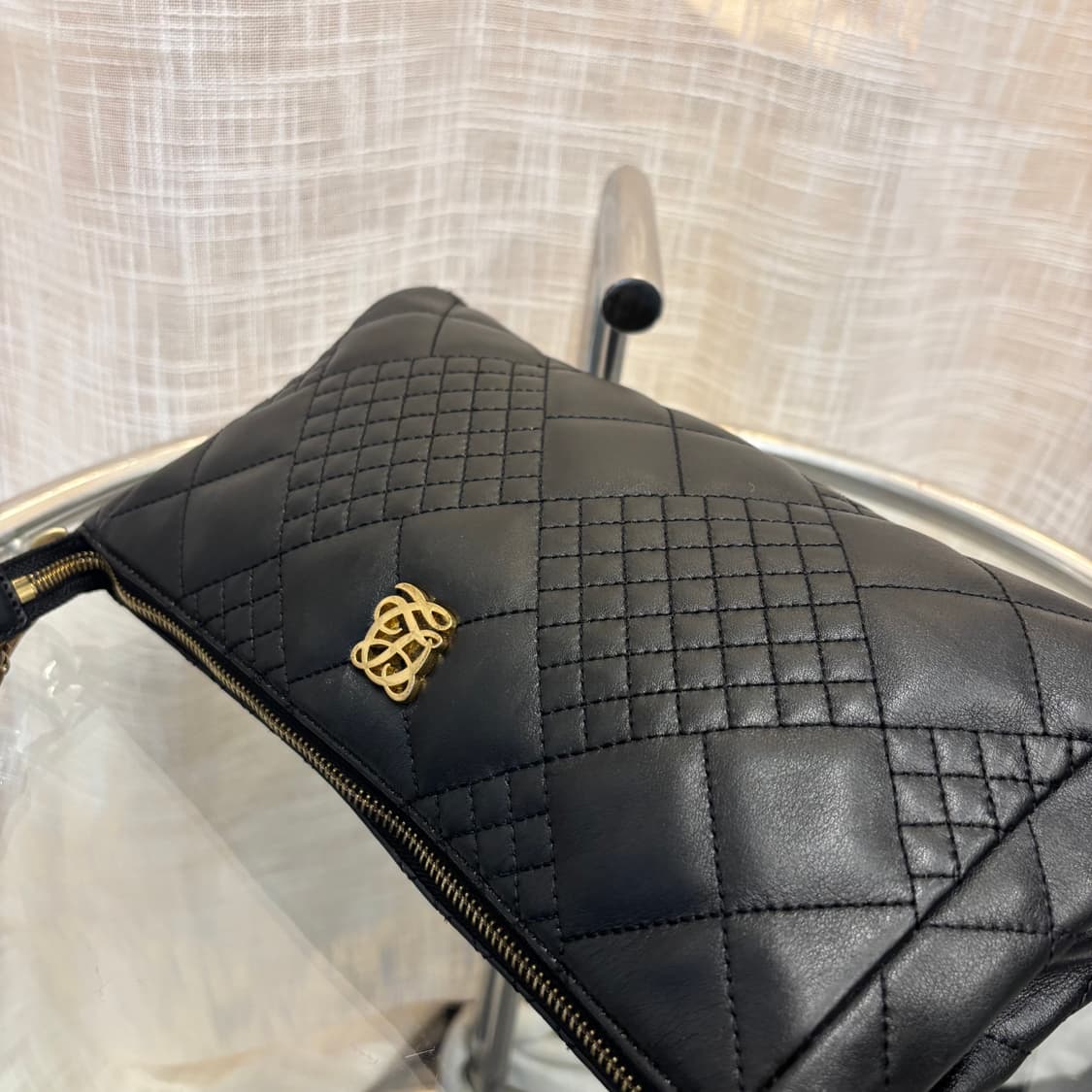 정품 루이까또즈 퀄팅 숄더백    상품이미지8