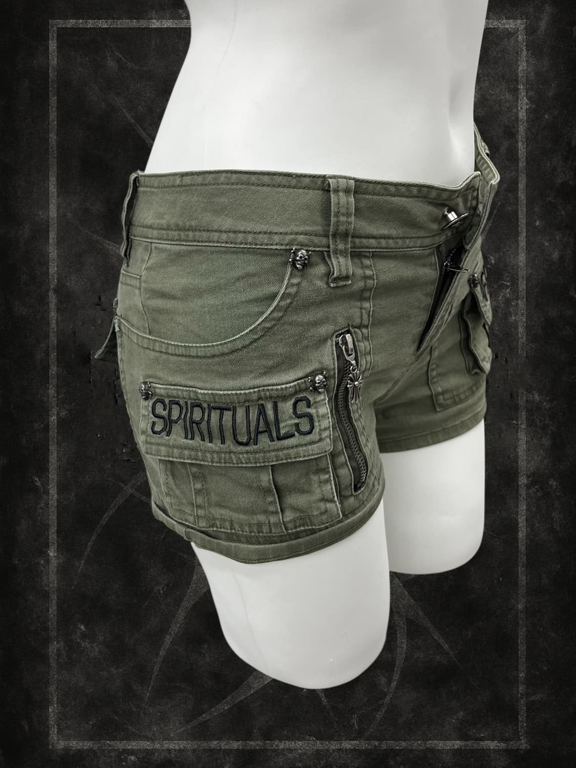 ‘GHOST OF HARLEM' stud shorts 상품이미지3