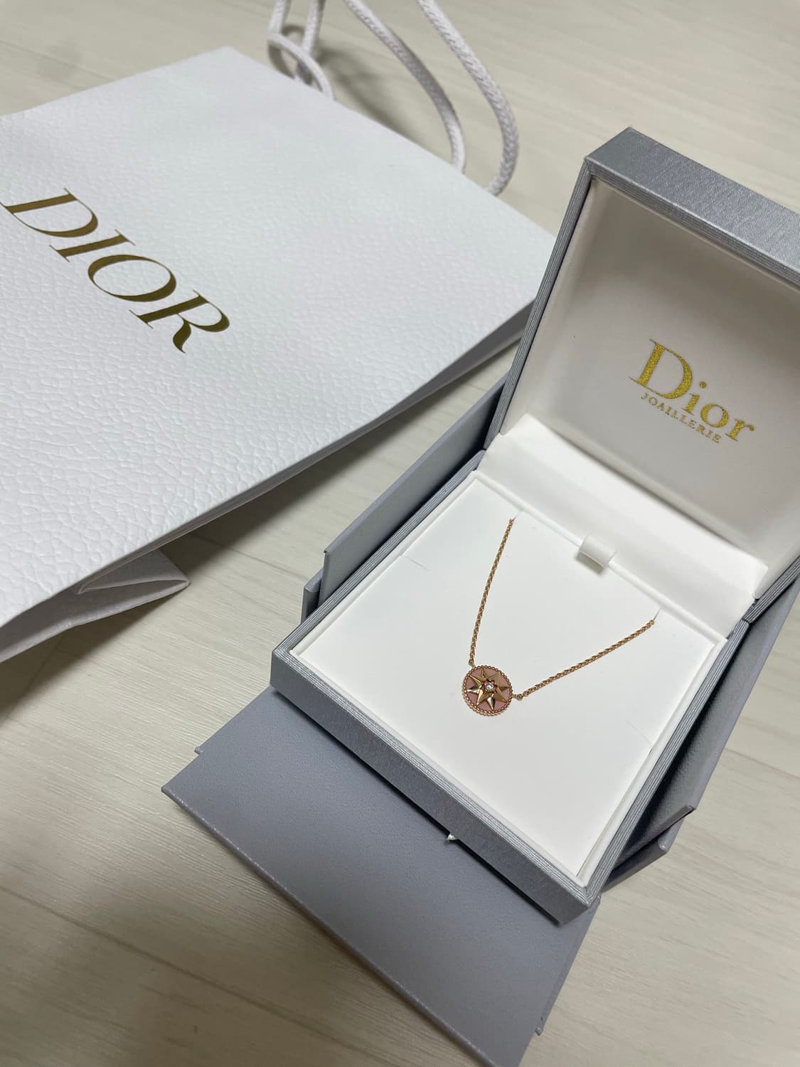 디올 로즈드방 목걸이 (핑크오팔) 상품이미지3