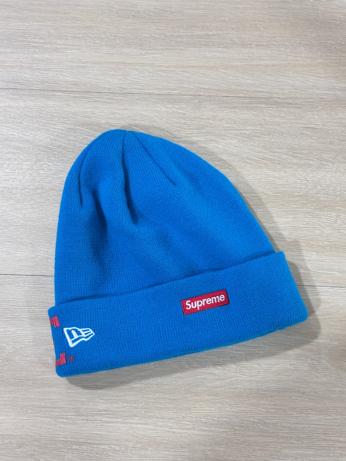 슈프림 23FW 뉴에라 바시티 비니 상품이미지1