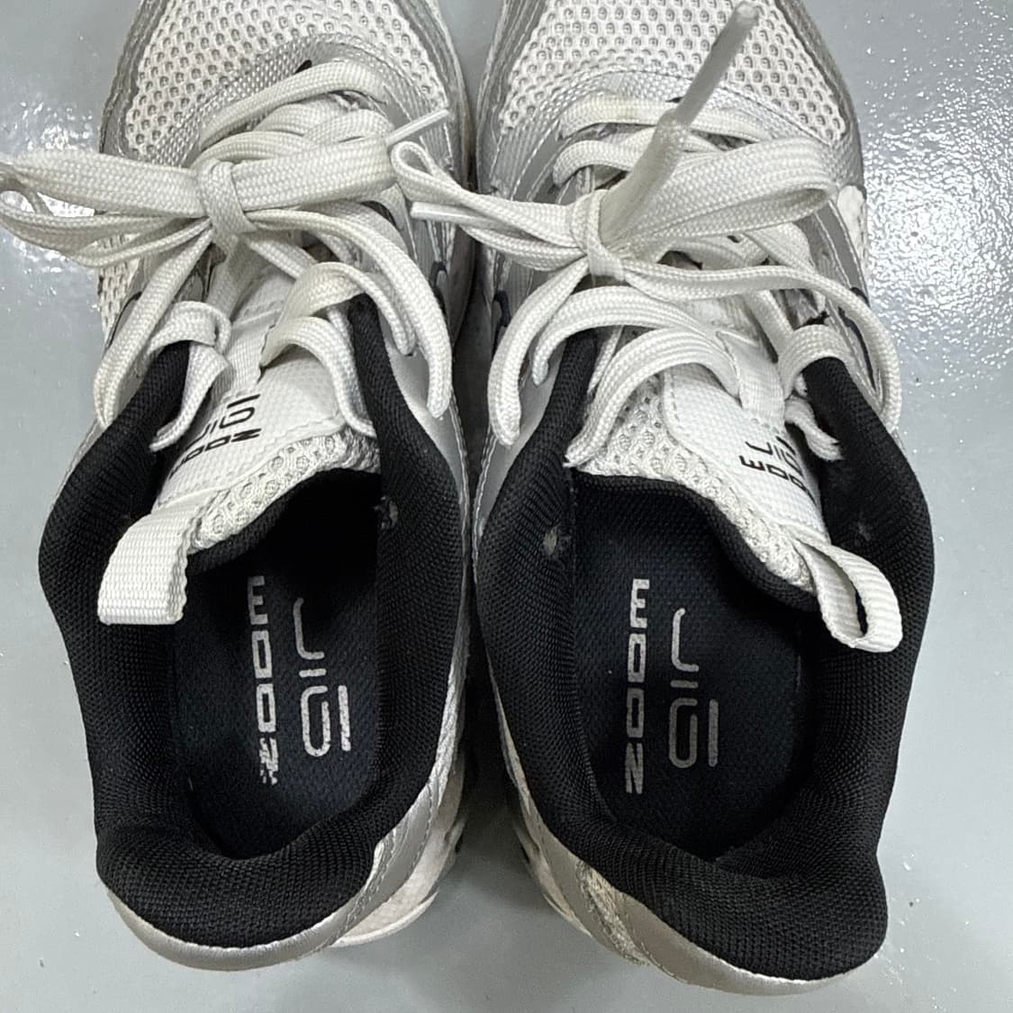 250 나이키 여성 줌에어 메탈릭 실버 0127T2 상품이미지4