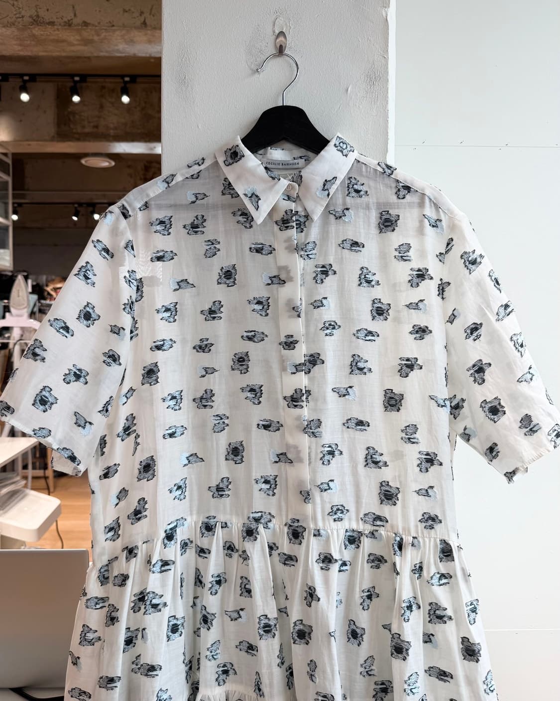 세실리아 반센 화이트블루 프림로즈 슈퍼 플레어 하프버튼 원피스  상품이미지3