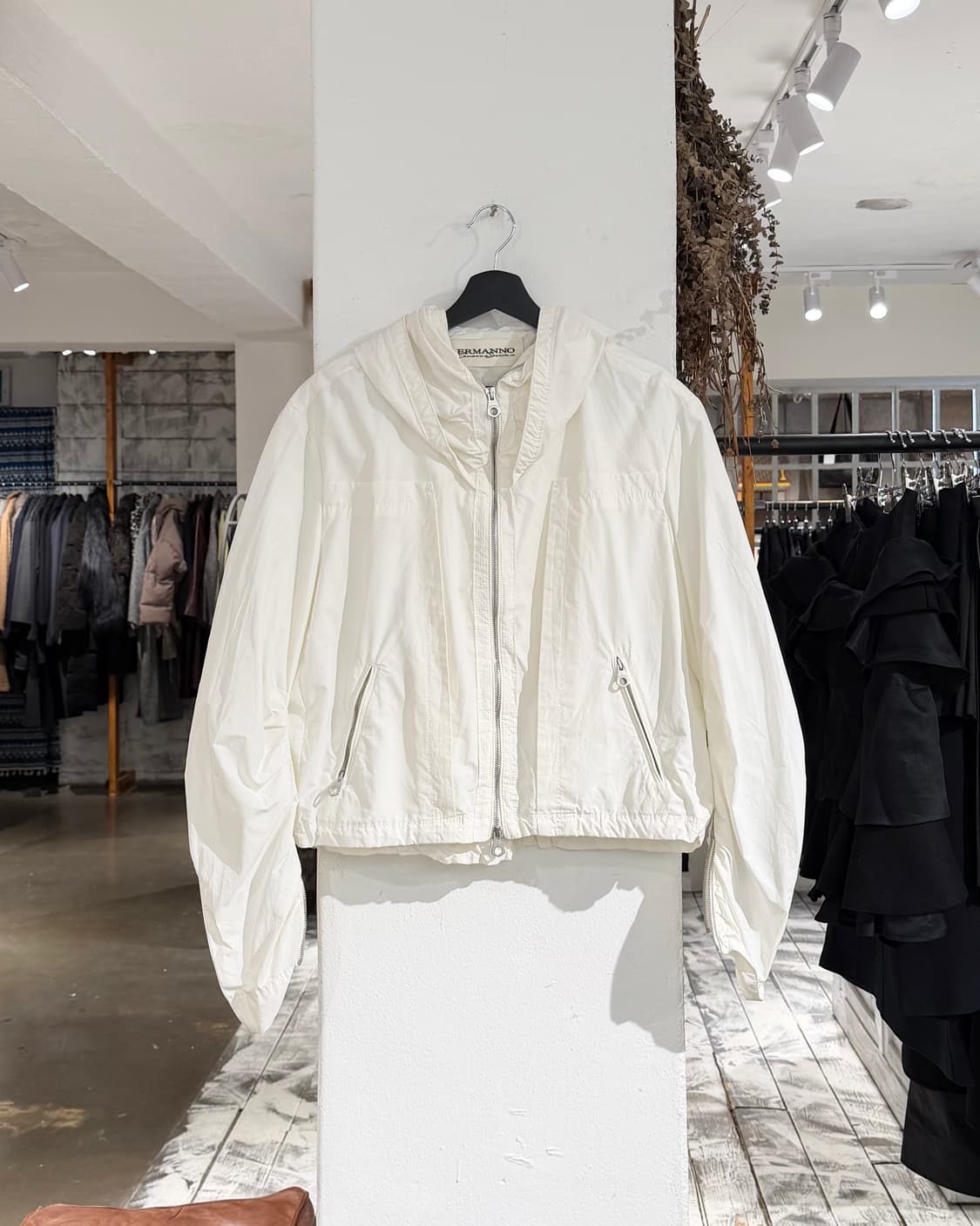 설비노 화이트 나일론 게더링 슬리브 후디 자켓 상품이미지1