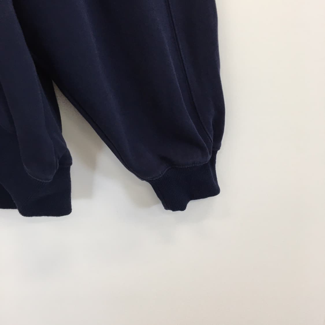 아더에러 베리프 맨투맨 A2 네이비  상품이미지3