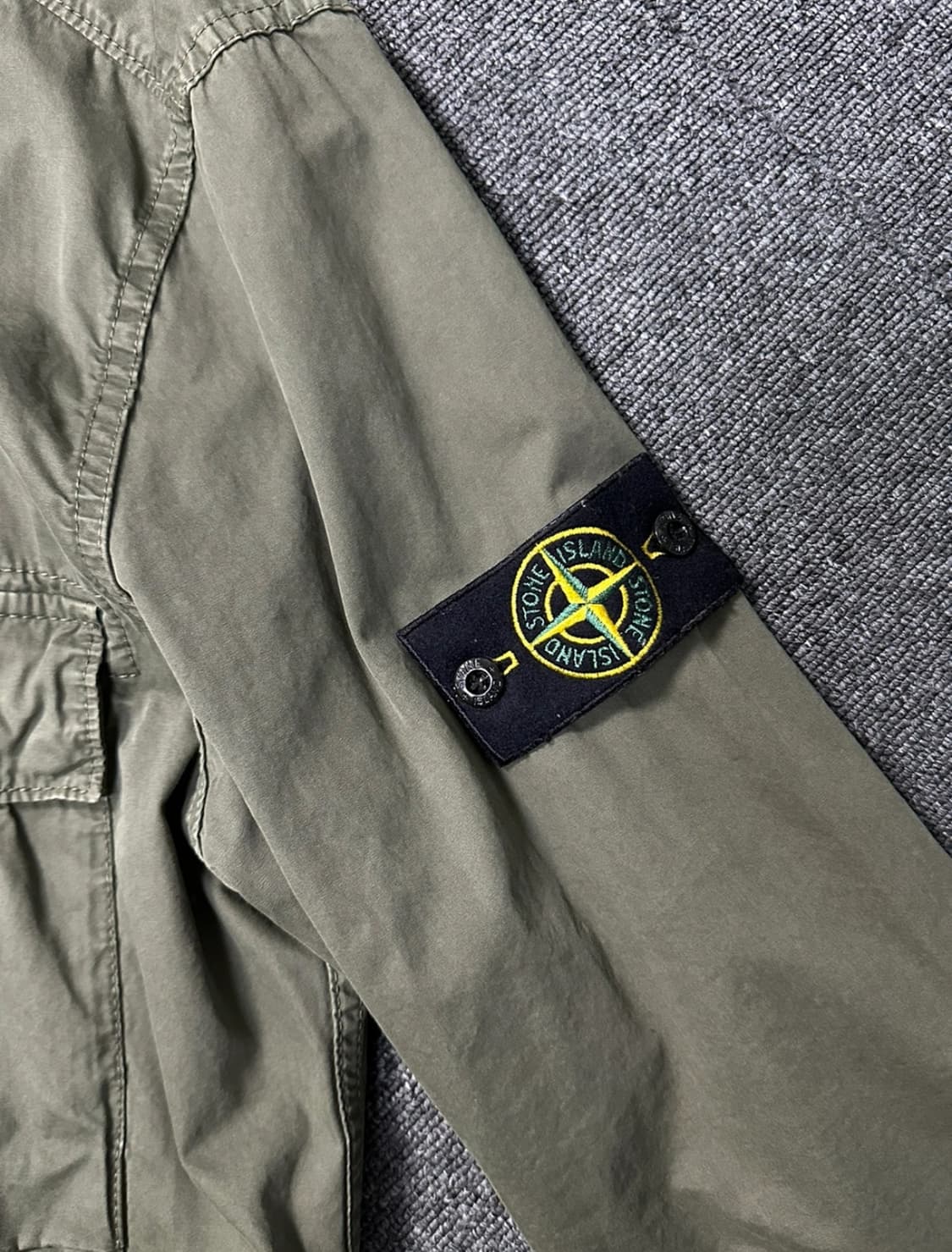 스톤아일랜드 19fw올드이펙트 오버셔츠 거의새상품판매 상품이미지2