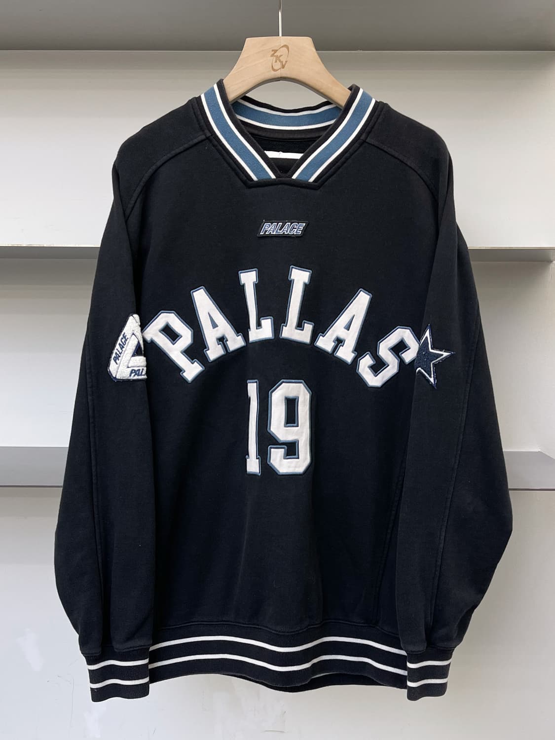 팔라스 19fw Pallas 크루 블랙 상품이미지1