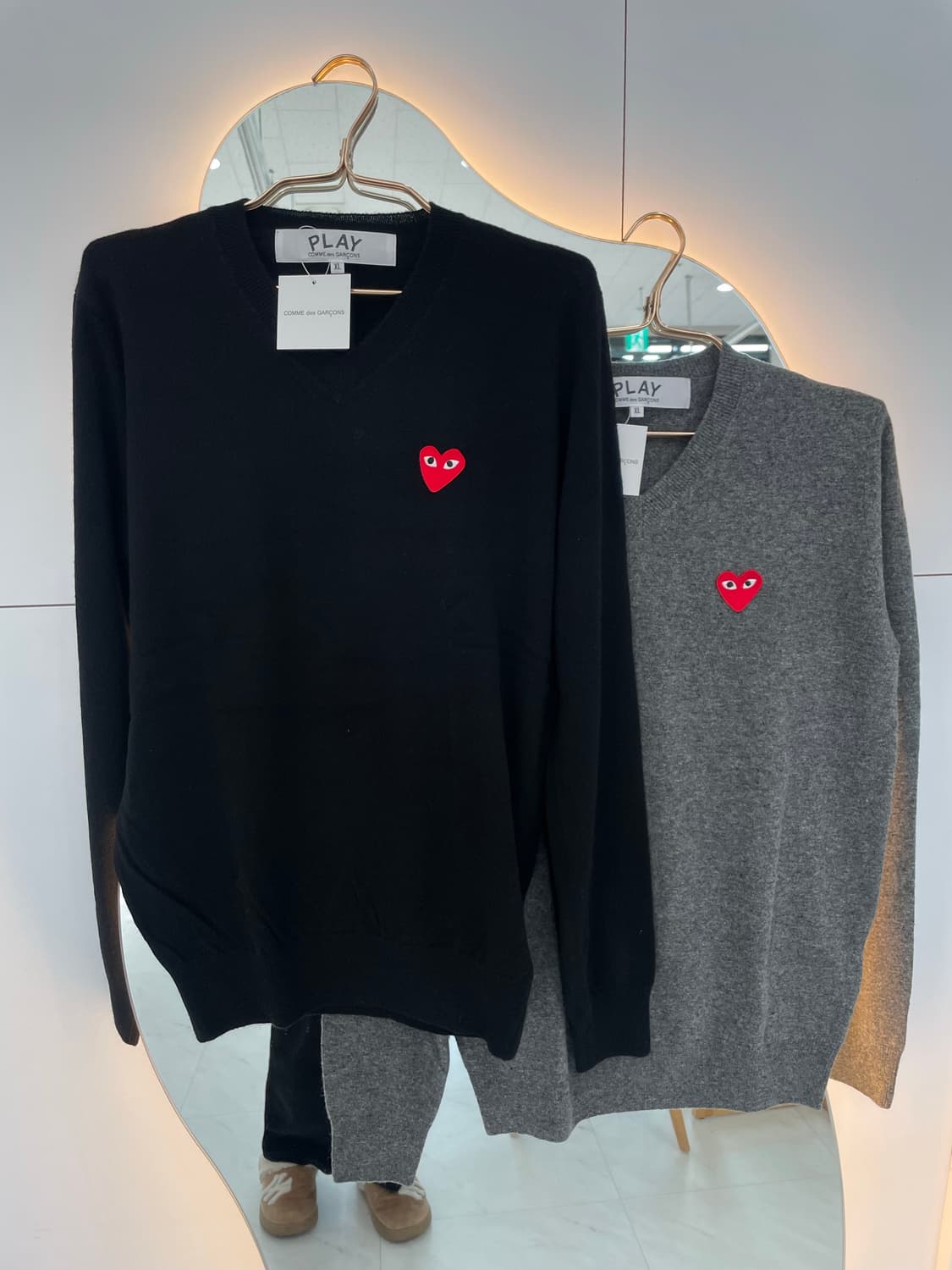 [새상품] 꼼데 레드와펜 브이넥 남여공용 니트 상품이미지1