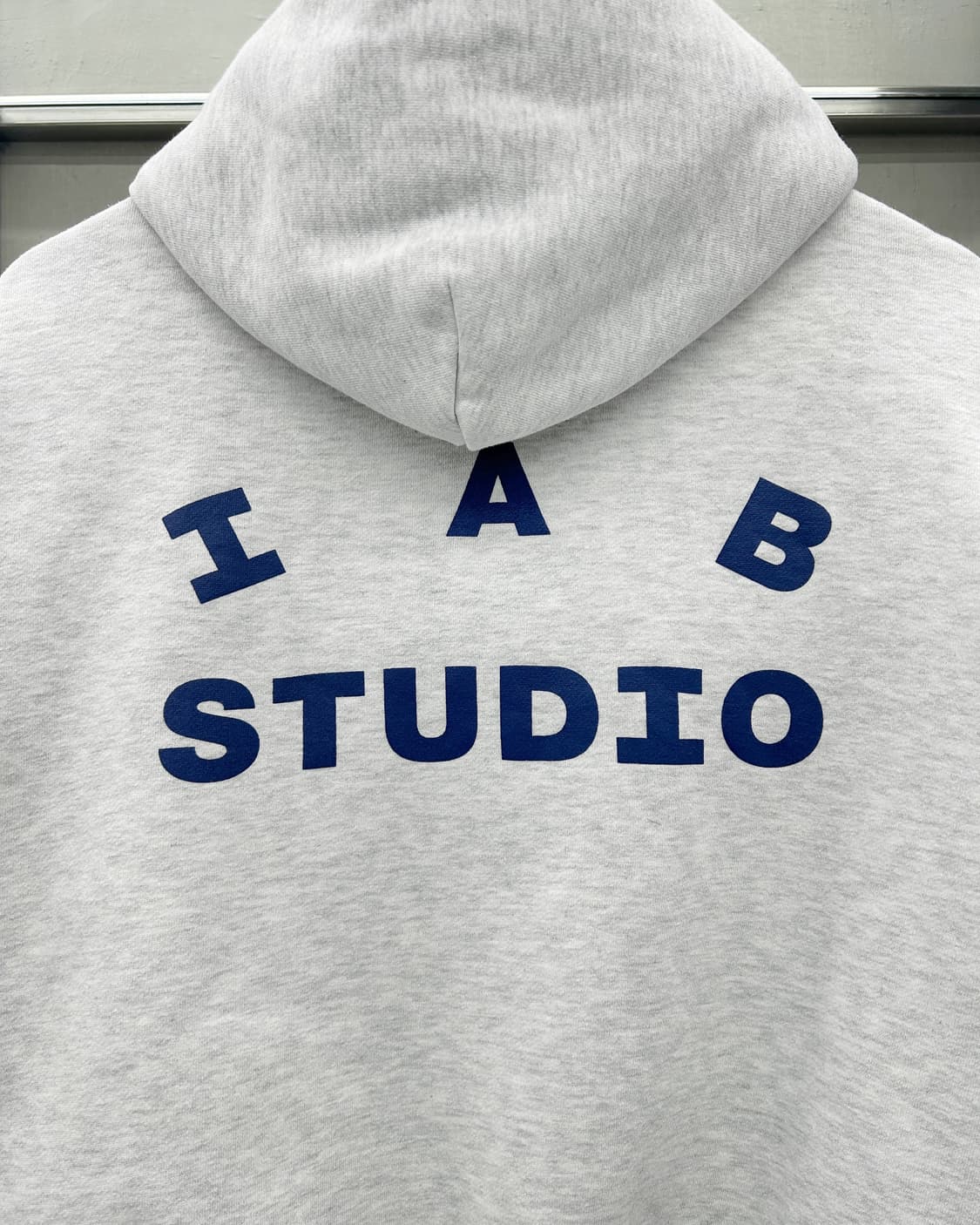 아이앱 스튜디오 베이직 빅로고 스웻 후드티 멜란지 상품이미지2