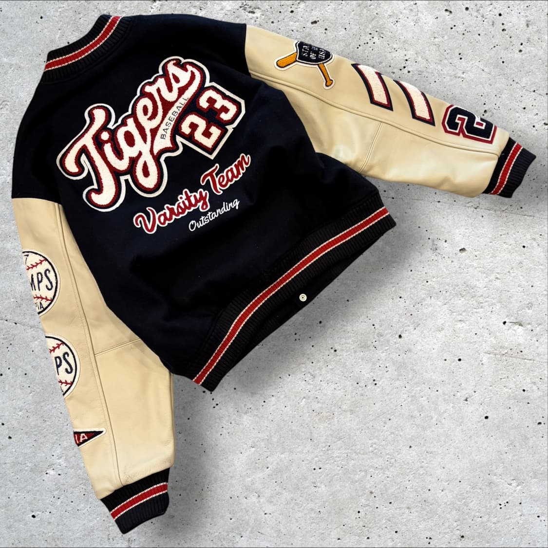 [3] 아웃스탠딩 패치 바시티 자켓 블랙 D792 상품이미지2