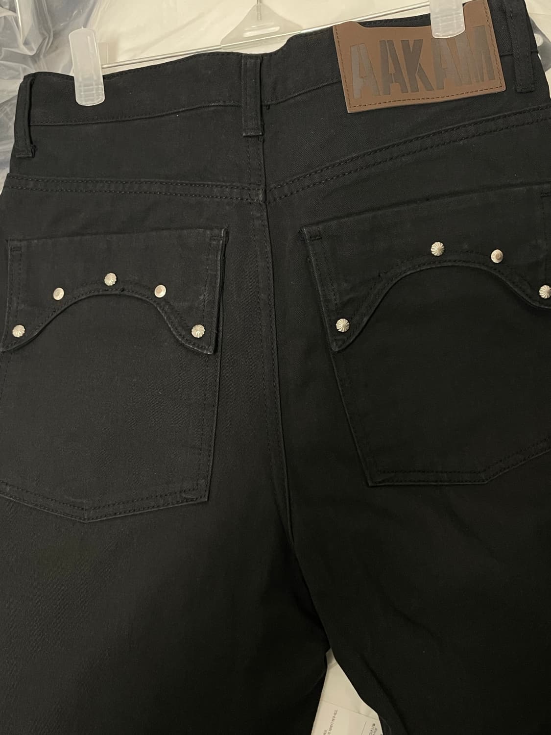 아캄 멀티 스터디드 코튼 팬츠 블랙 상품이미지5