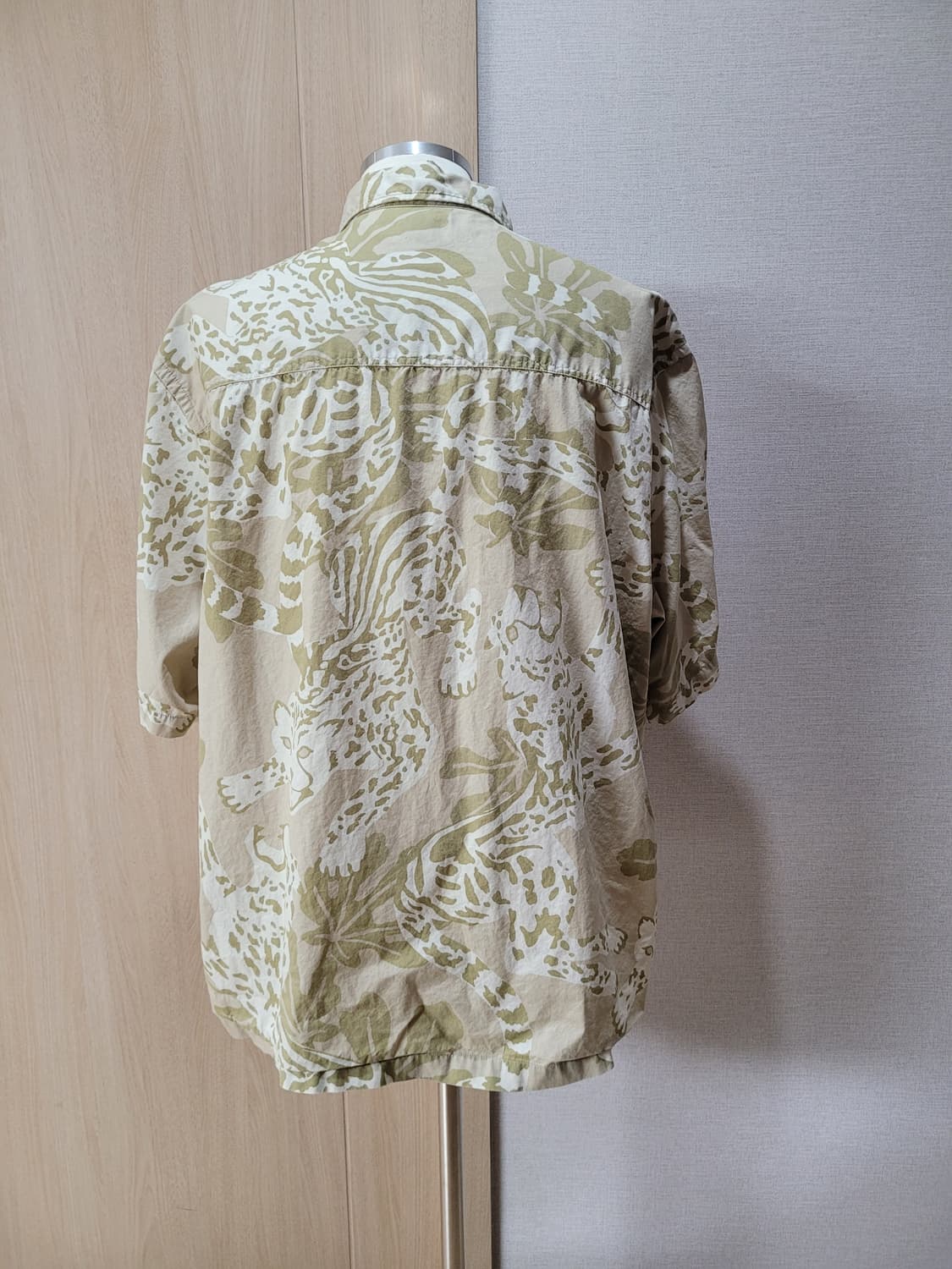 에이치엔엠 H&M 남자 레오파드패턴 반팔 셔츠 130 골드 상품이미지5