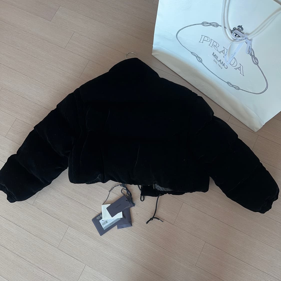 프라다 벨벳 패딩 38 (신세계 센텀 구매) 상품이미지4