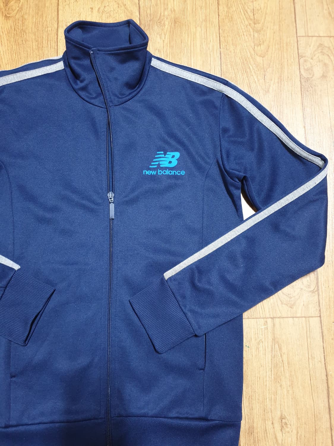 1127 뉴발란스 운동복 집업 95 사이즈입니다 상품이미지3