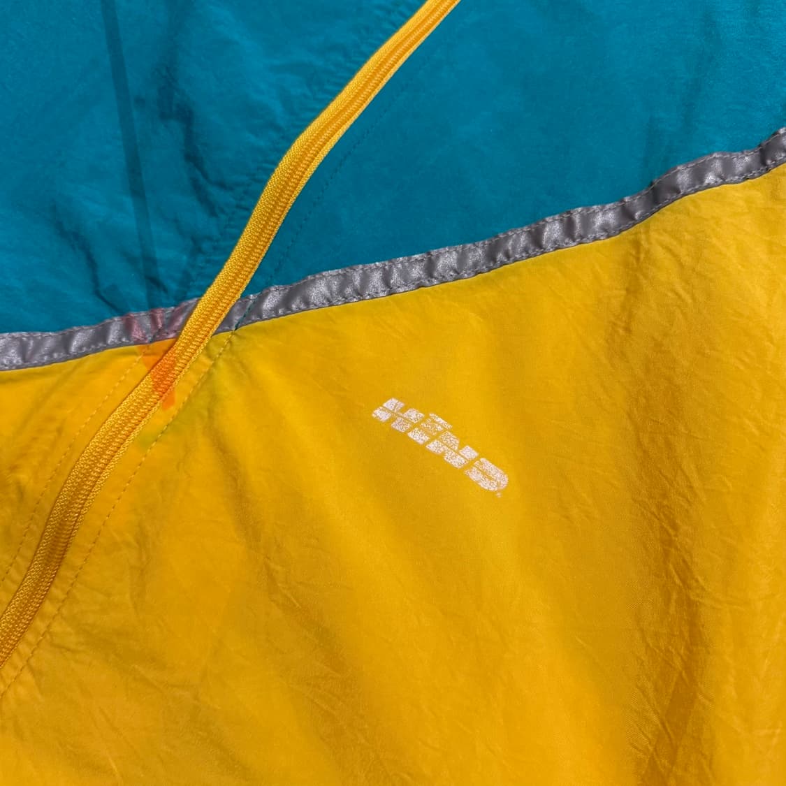 by HIND Mesh-Trimmed Nylon Jacket 상품이미지4