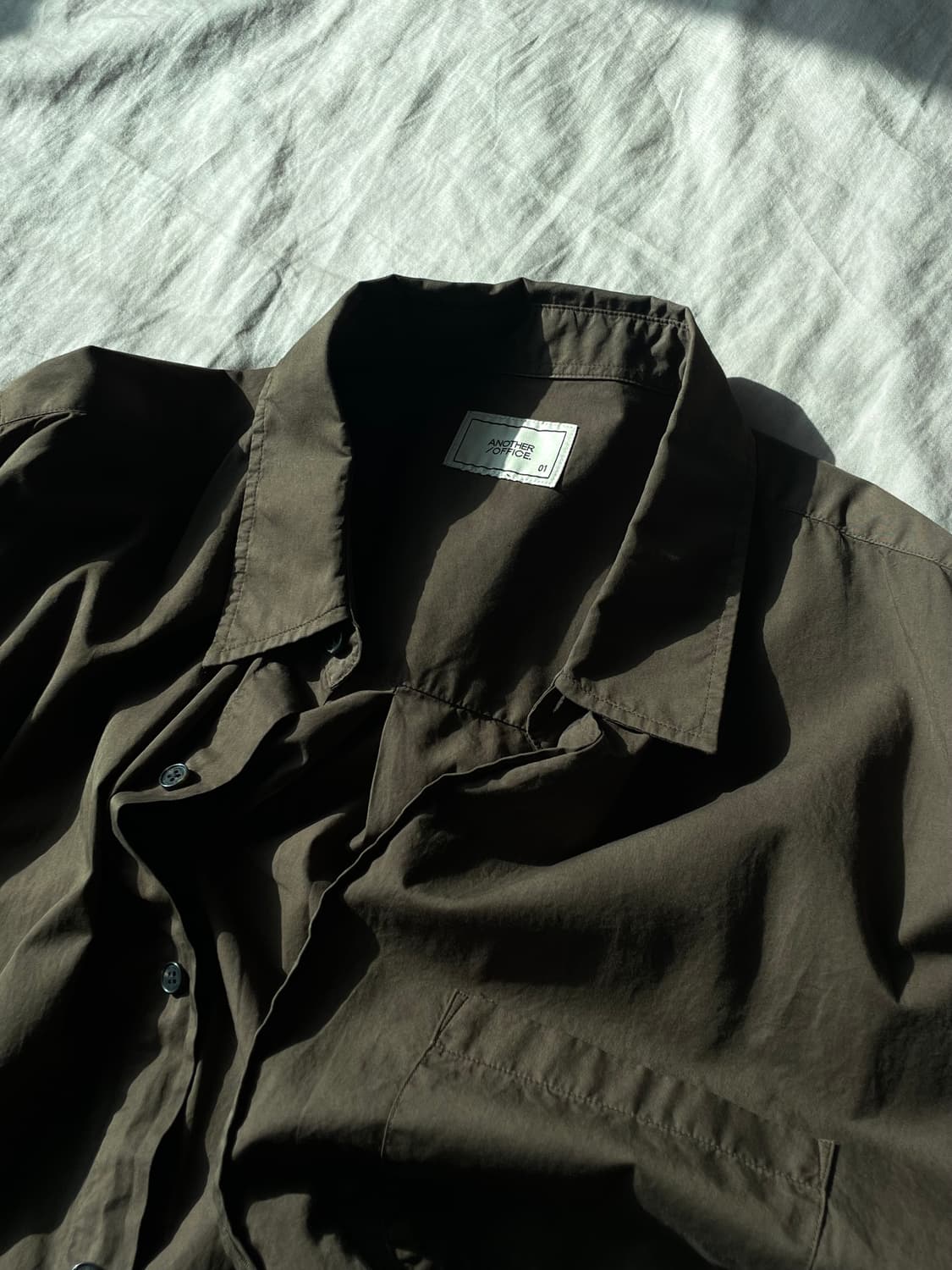 어나더오피스 Bold Garment Shirt (Mild Brown) 상품이미지1