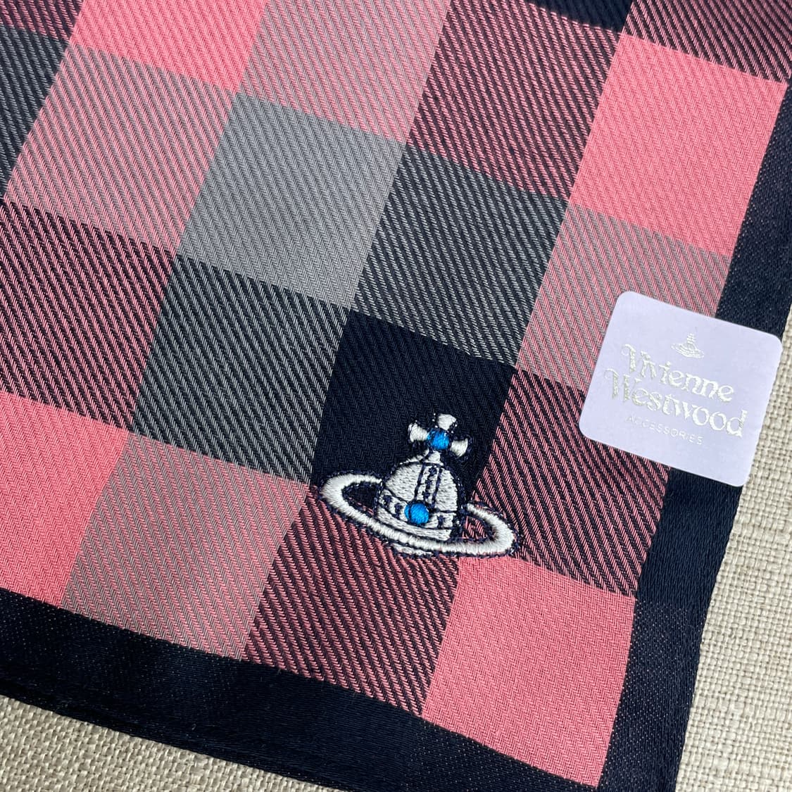 [새상품] 비비안웨스트우드 핑크 체크 손수건 쁘띠스카프 상품이미지1