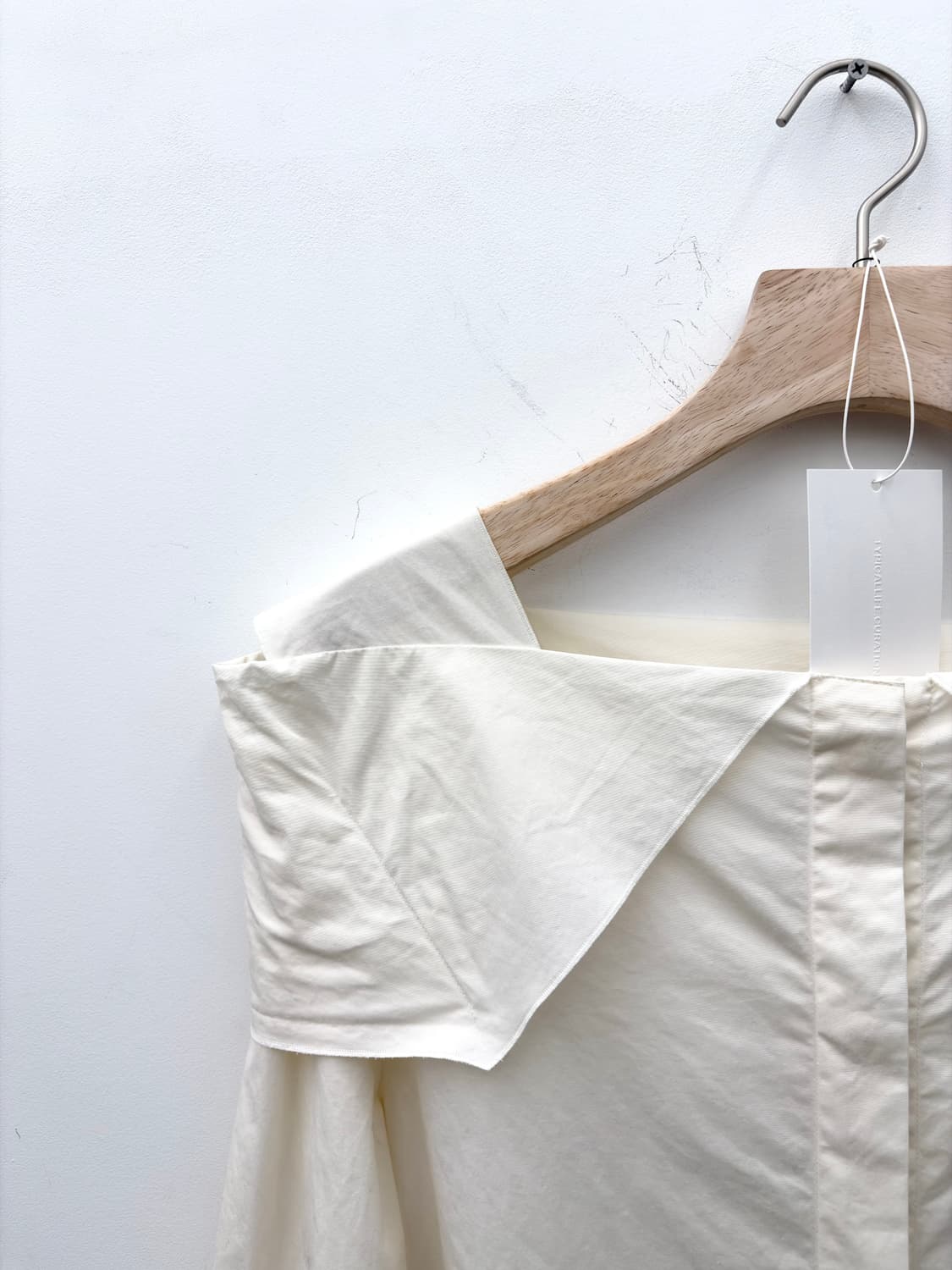 LINE 1 OFF SHOULDER SHIRT 상품이미지2