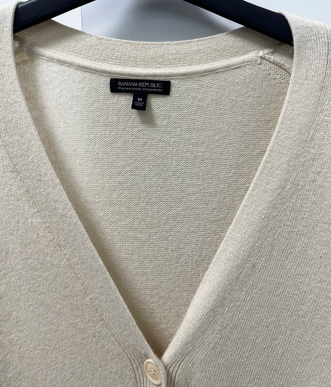 바나나리퍼블릭 크림 아이보리 컬러 가디건 / M 사이즈 입니다. 상품이미지3