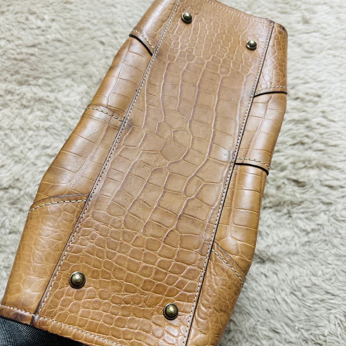 발렌시아가 셔링 카멜 악어패턴 소가죽 토트백 상품이미지4