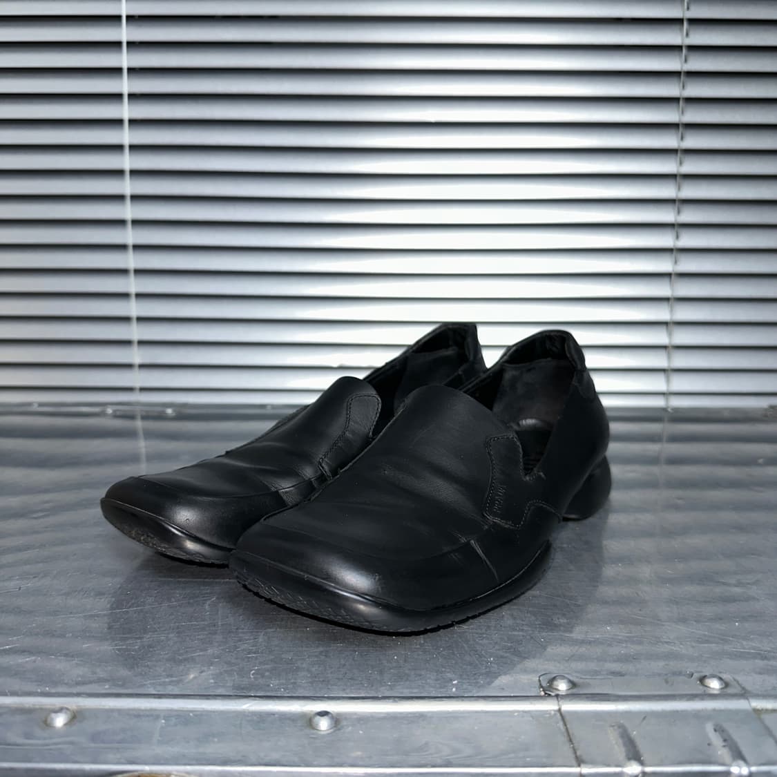 (레어) 00s 블랙 프라다 스포츠 스퀘어 토 가죽 로퍼 상품이미지3