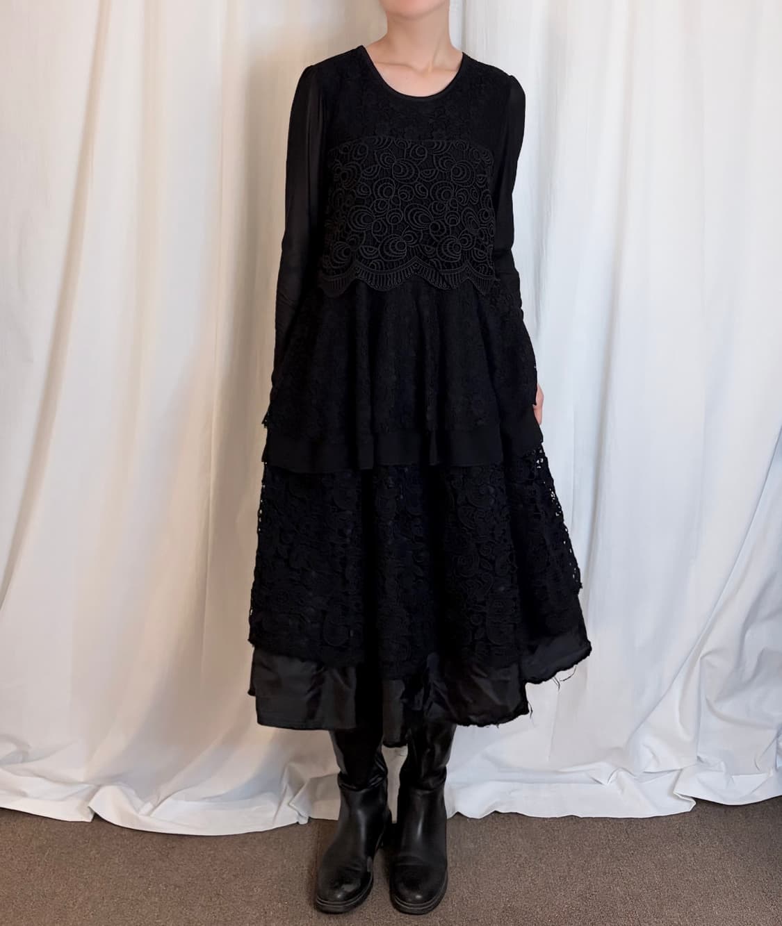 Layered Lace Sheer Sleeve Top – Black 상품이미지3