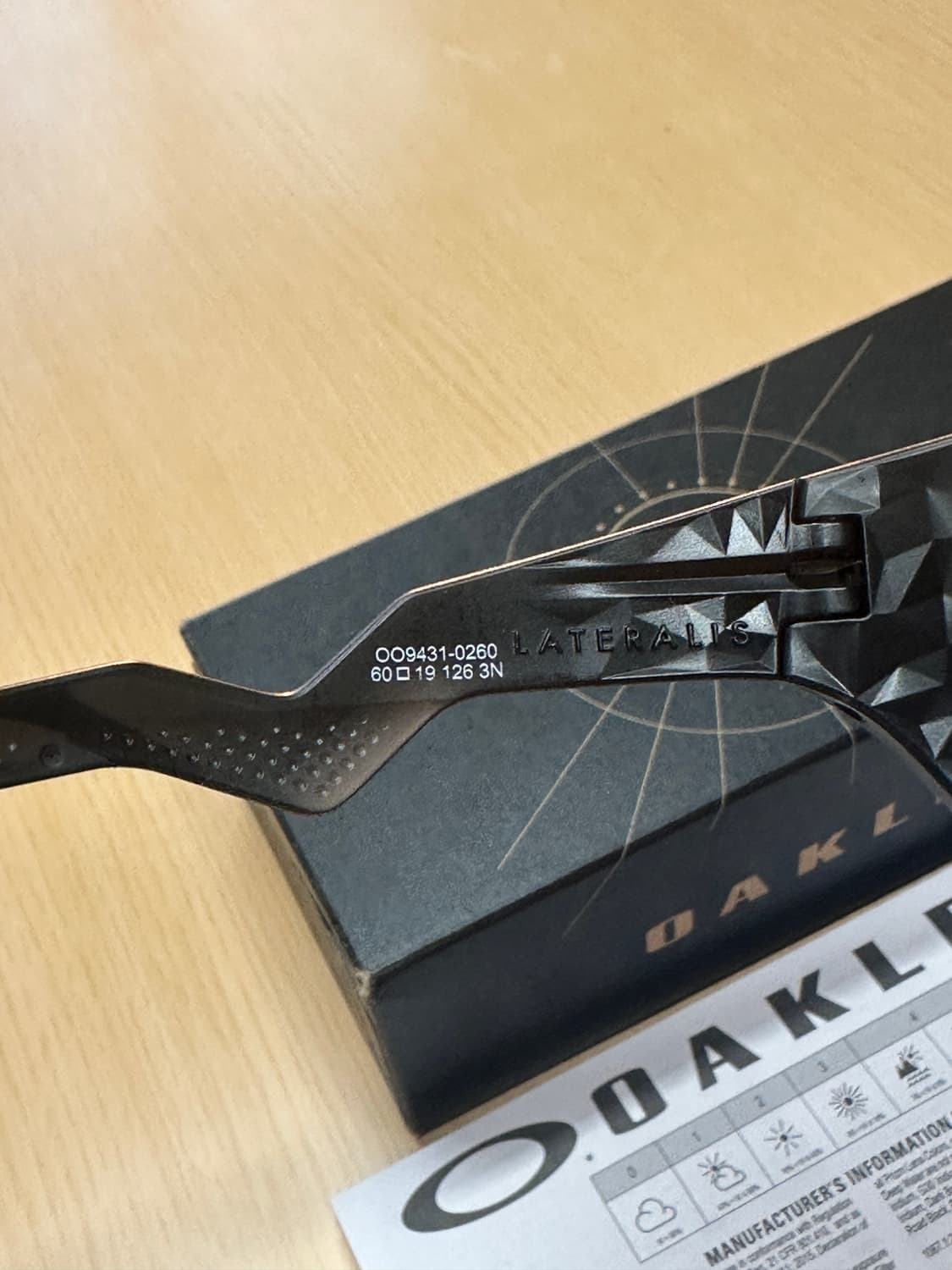 오클리 라테랄리스 매트 블랙 팝니다. 상품이미지3