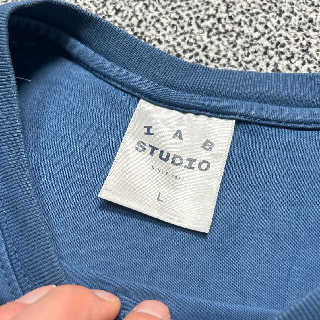 아이앱 스튜디오(I.A.B STUDIO)오사카 네이비 반팔티 상품이미지4