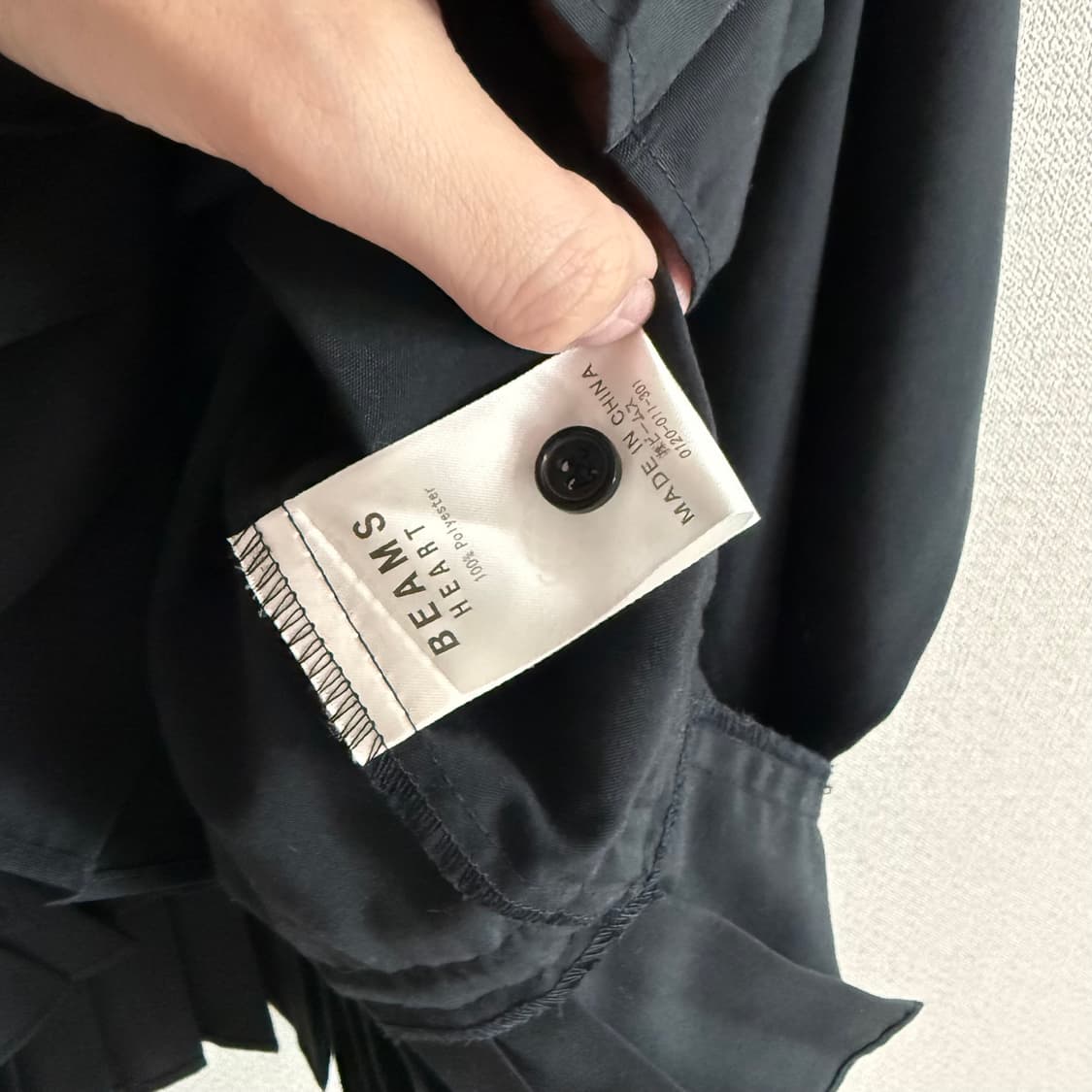 빔즈 하트 플리츠 셔츠 블랙 상품이미지3