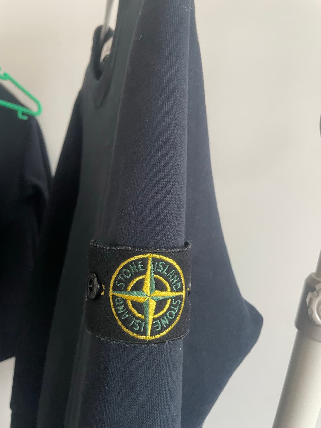 스톤아일랜드 맨투맨 네이비 색상 상품이미지2