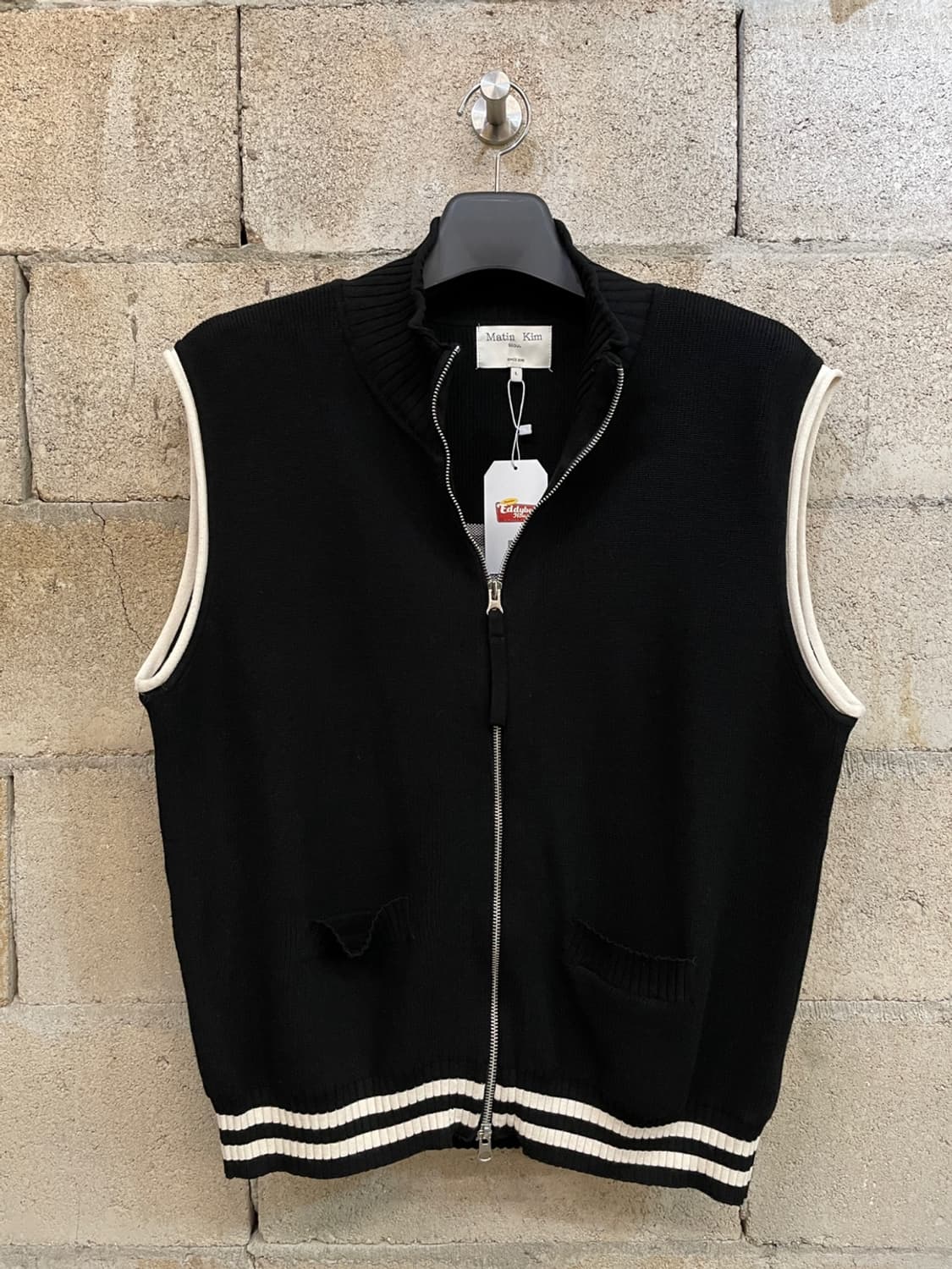 마뗑킴 스펠 포인트 스트라이프 니트 베스트  상품이미지2