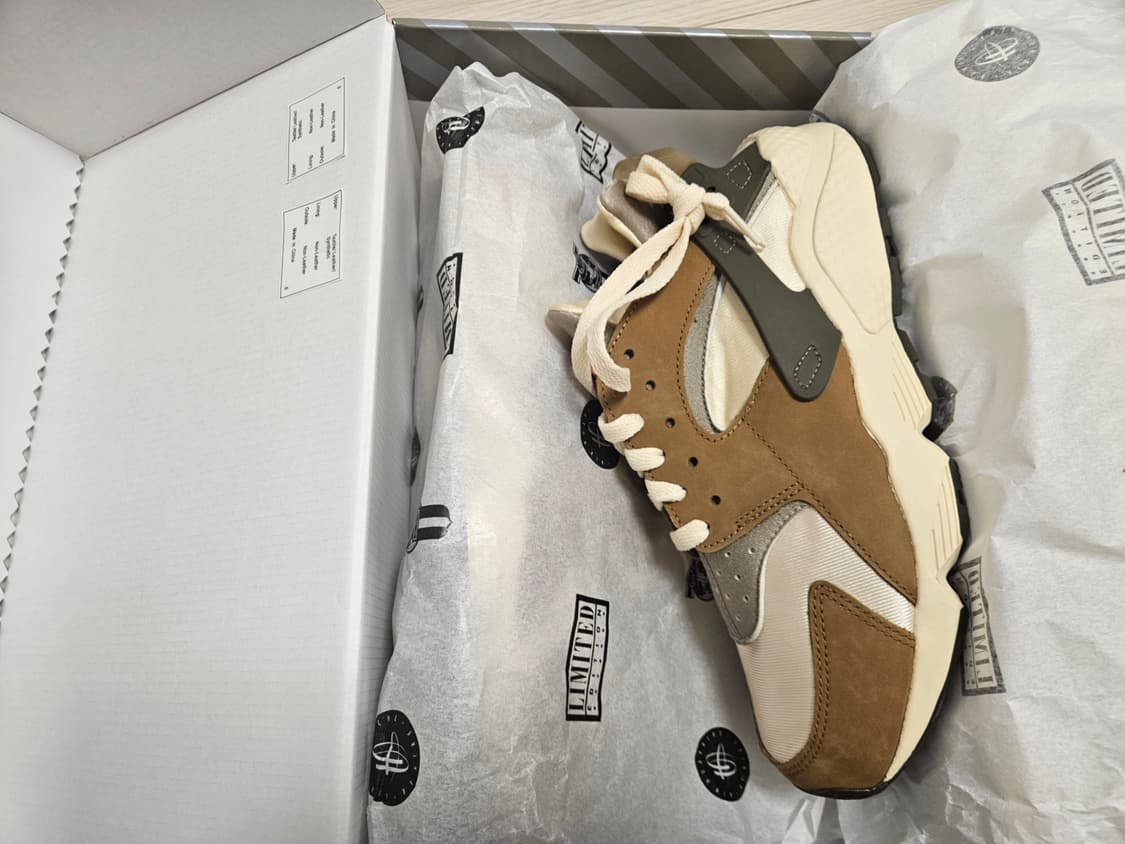 [270] 새 상품_나이키x스투시 에어 허라치 LE 데저트 오크 상품이미지3