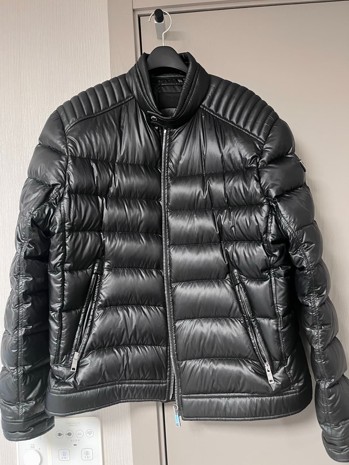 프라다 바이커 패딩 상품이미지1