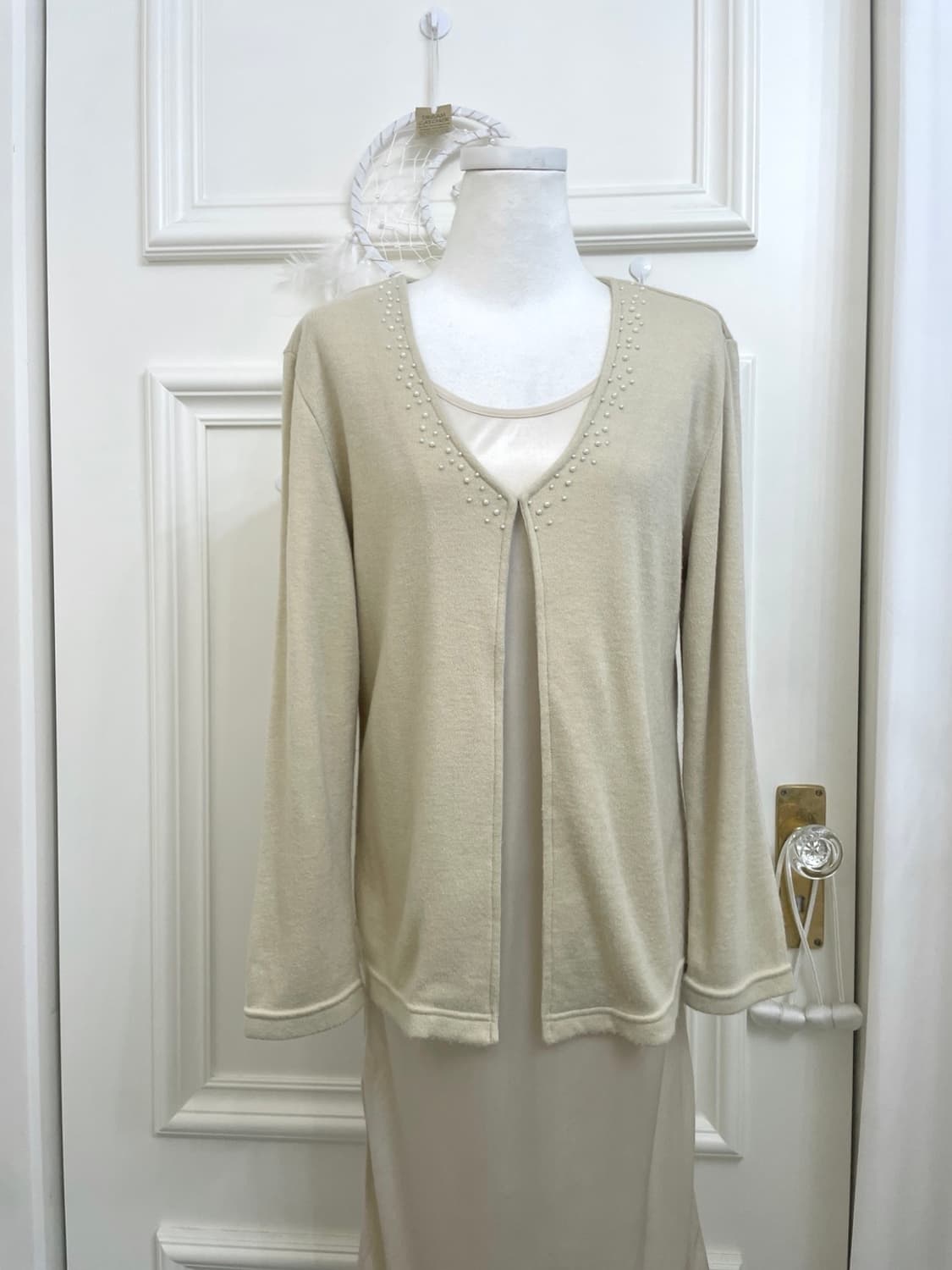 cream beige pearl point one-button cardi 상품이미지5