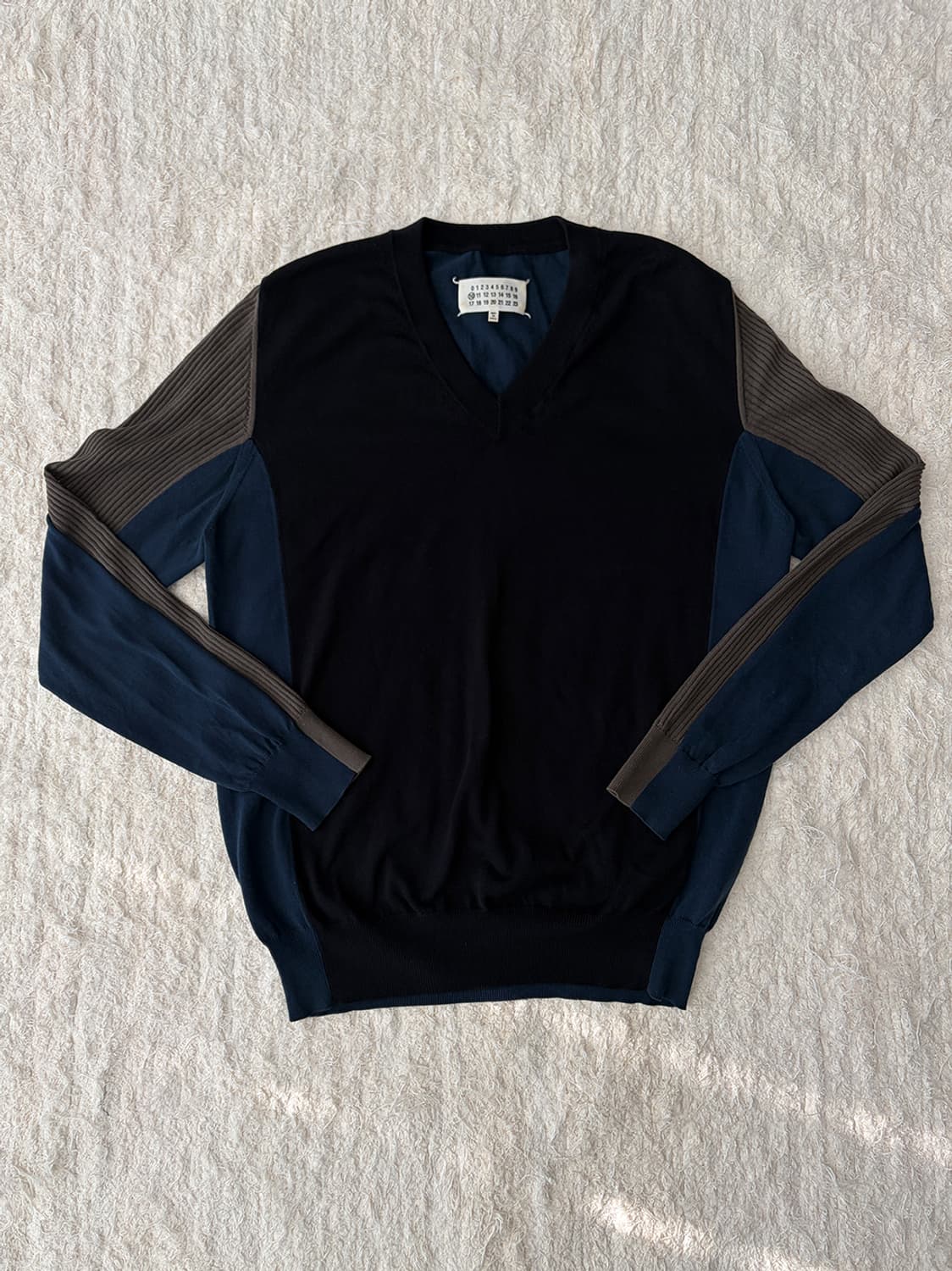 마틴 마르지엘라 브이넥 니트 상품이미지1