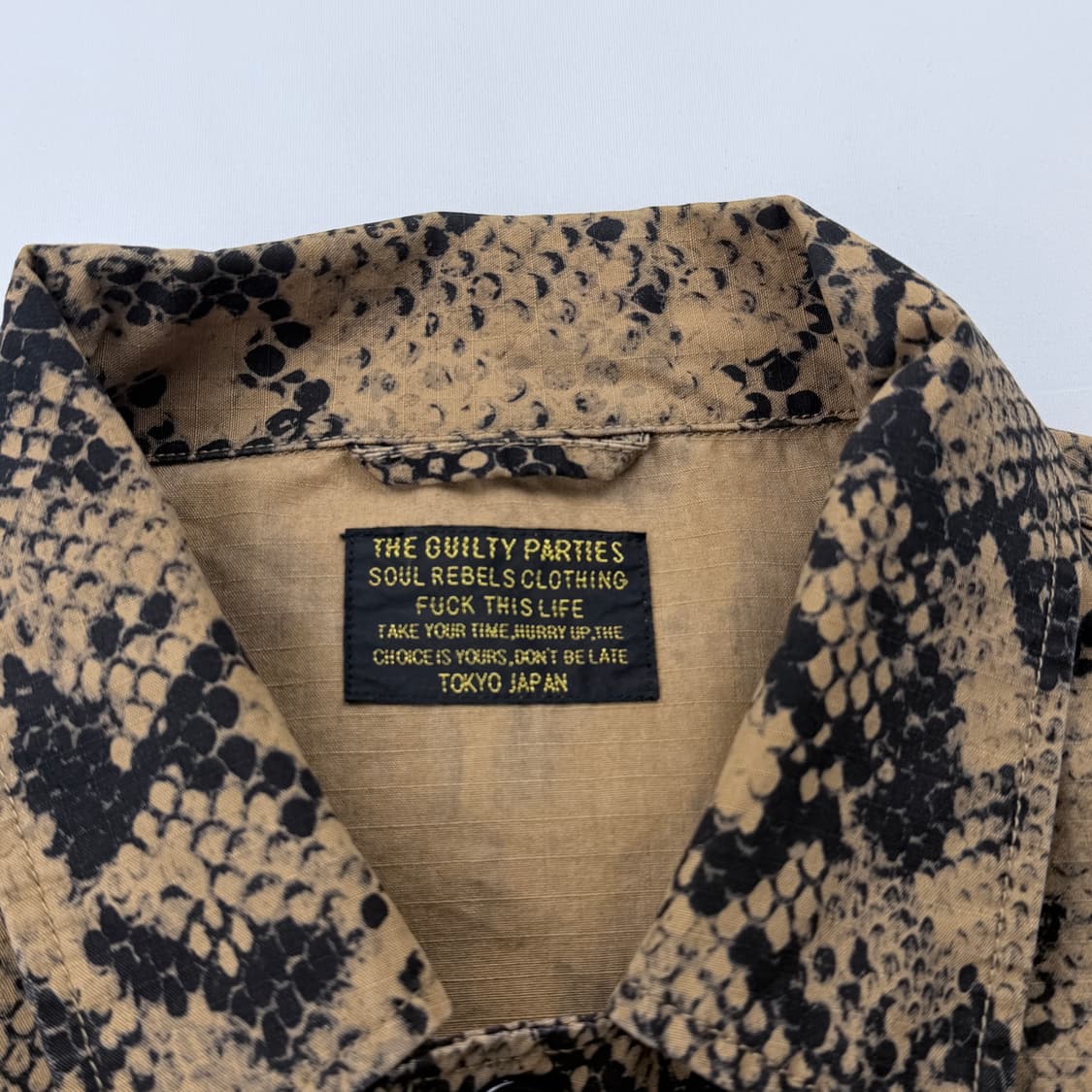 와코마리아21fw 파이톤 아미 셔츠 자켓 상품이미지4