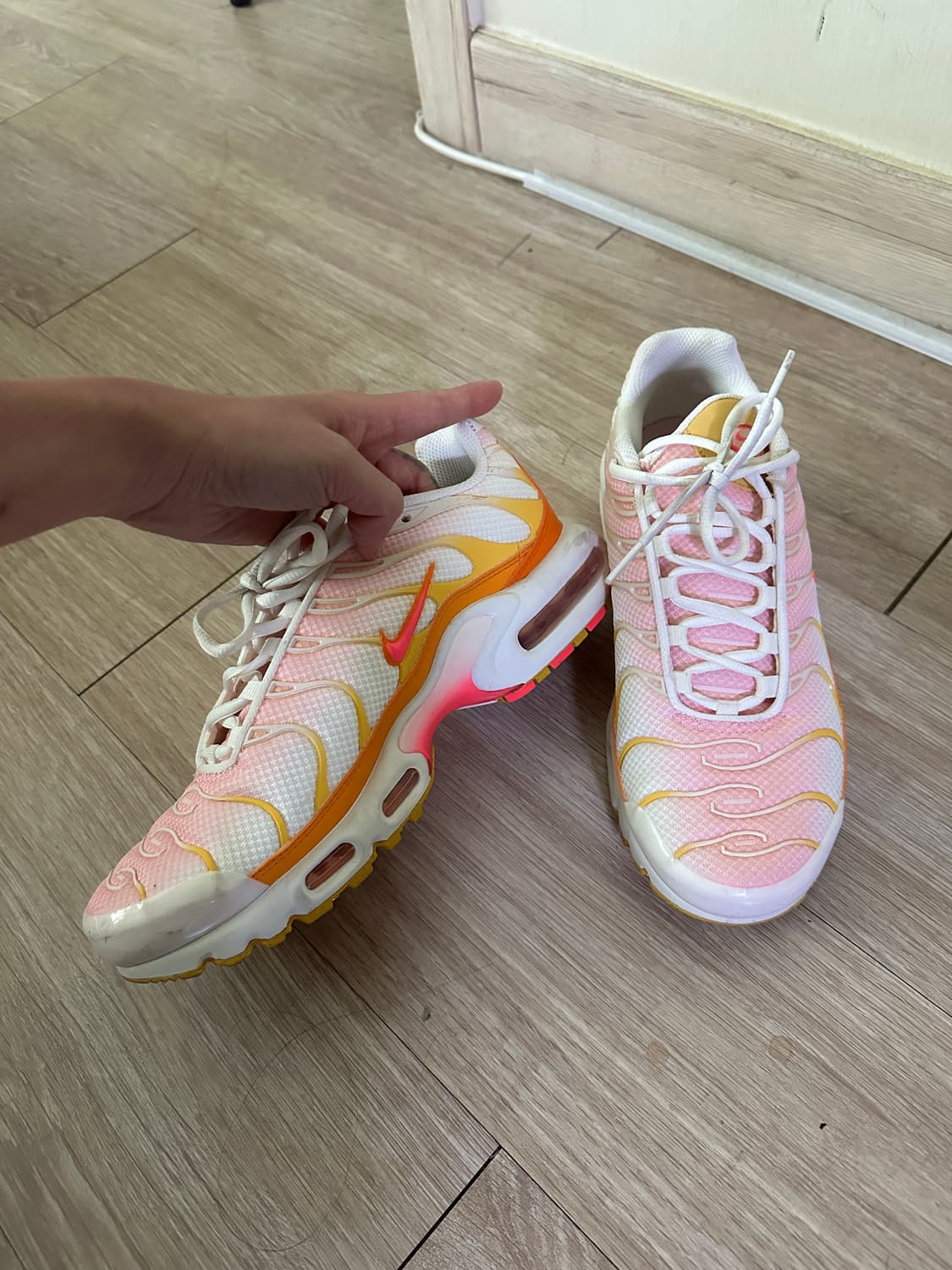 나이키 에어맥스 플러스 선라이즈  상품이미지1