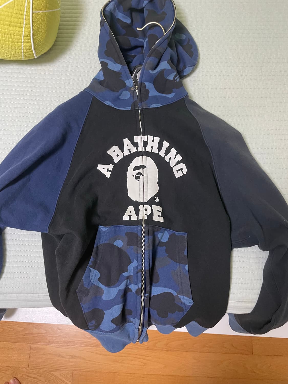 베이프 블루 샤크 후드집업 상품이미지1