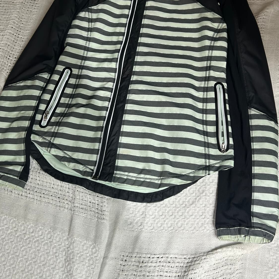 [LULULEMON] 룰루레몬 스트라이프 후드 바람막이 자켓 상품이미지4