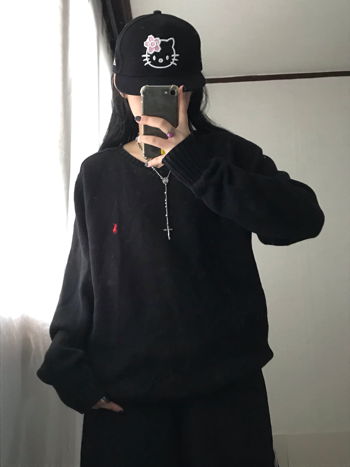 폴로 블랙 오버핏 브이넥 니트 상품이미지1