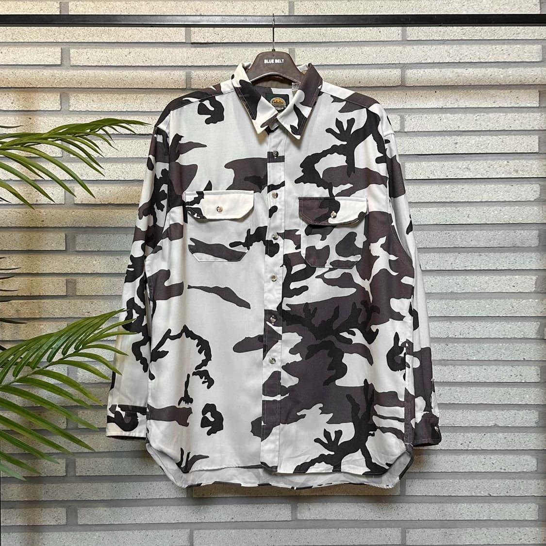 USA VINTAGE 긴팔 셔츠 카모플라주 패턴 투포켓 디테일 화이트 상품이미지2