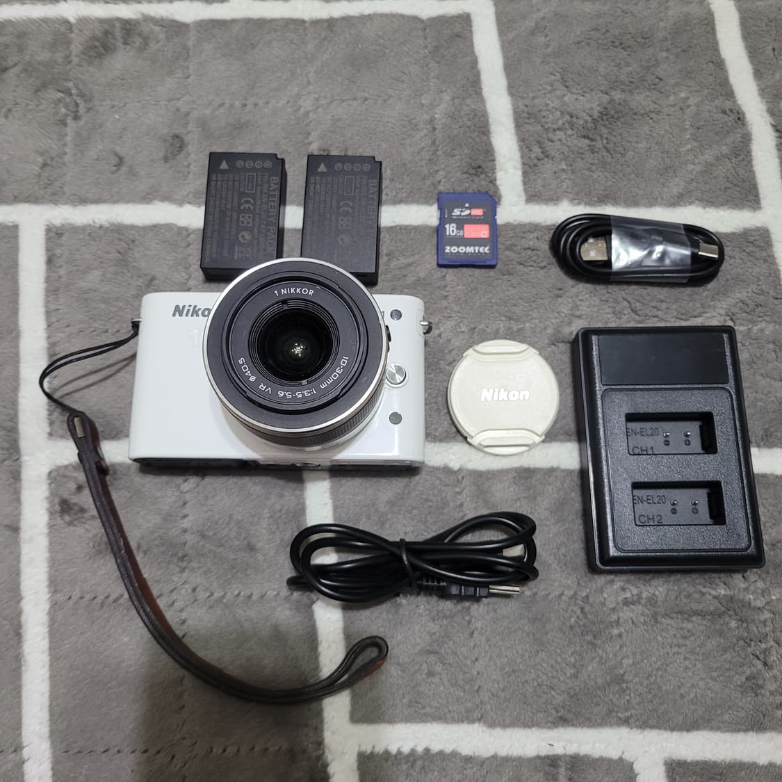 니콘 J1 미러리스 카메라 상품이미지1