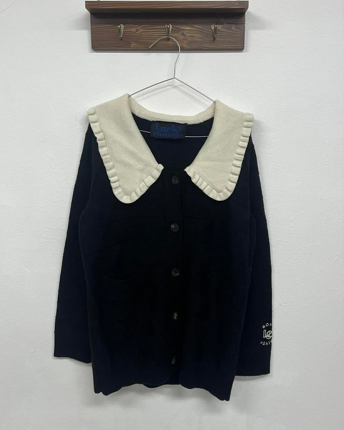 럭키슈에뜨 21년 신형 러플 카라 울 니트 가디건 상품이미지2