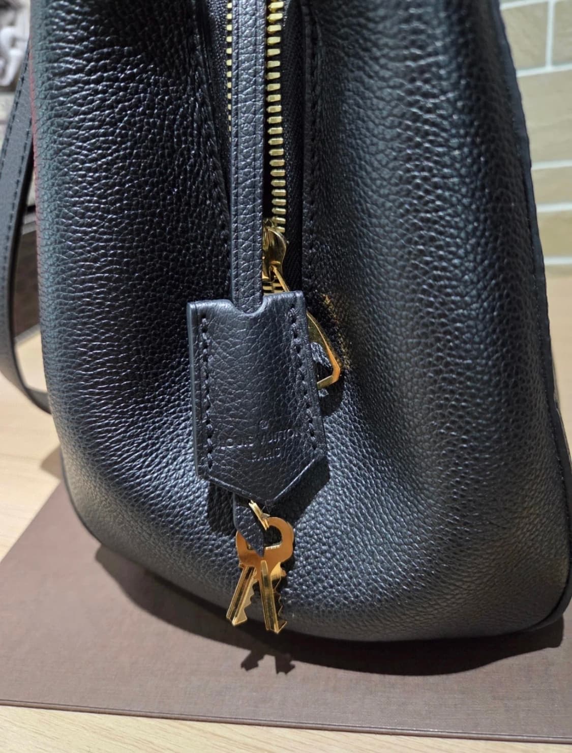 루이비통 앙프렝뜨 몽테뉴 블랙 토트백 [새상품급] 상품이미지7