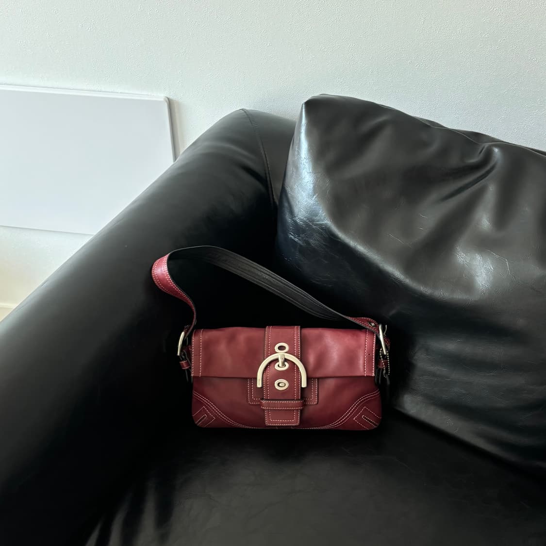 COACH Y2K Buckle Leather Shoulder Bag 상품이미지2